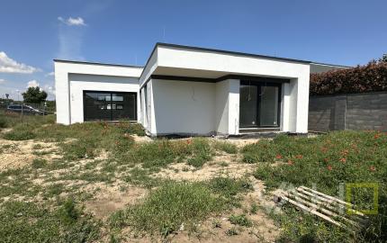 Moderná novostavba RD, pozemok 600m2, zastavaná plocha 179m2, garáž