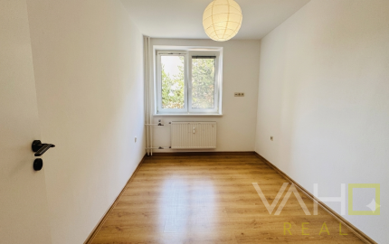 Na prenájom: 4-izbový byt (100 m²) s dvoma loggiami na Vajanského ulici v Trnave