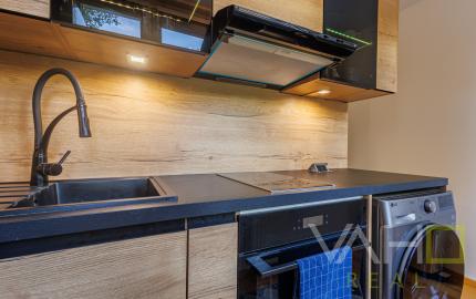 KOMPLETNE ZREKONŠTRUOVANÝ 2 izb. byt, výmera 52,77m2, loggia, ul. G. Goliána