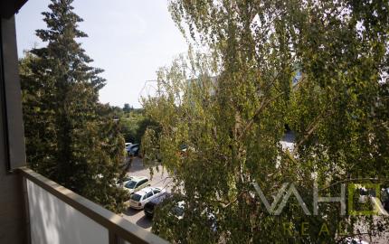 KOMPLETNE ZREKONŠTRUOVANÝ 2 izb. byt, výmera 52,77m2, loggia, ul. G. Goliána