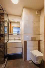 KOMPLETNE ZREKONŠTRUOVANÝ 2 izb. byt, výmera 52,77m2, loggia, ul. G. Goliána