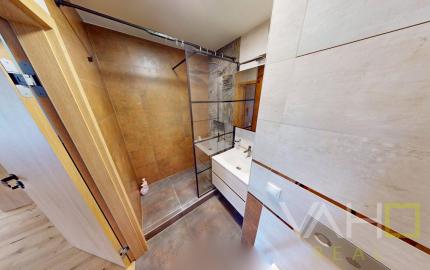 KOMPLETNE ZREKONŠTRUOVANÝ 2 izb. byt, výmera 52,77m2, loggia, ul. G. Goliána