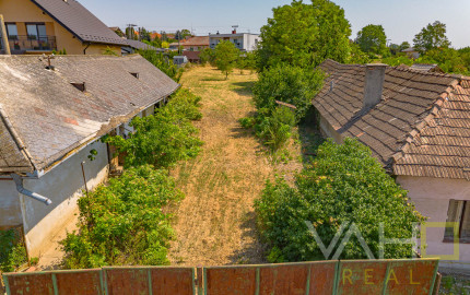 Stavebný pozemok 1 129 m² so starším domom – Svätoplukovo
