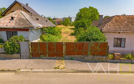 Stavebný pozemok 1 129 m² so starším domom – Svätoplukovo