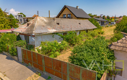 Stavebný pozemok 1 129 m² so starším domom – Svätoplukovo