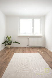 92 m² pohody a ticha: Slnkom zaliaty 4-izbový byt s výhľadom na zeleň (ul. J. Slotu)
