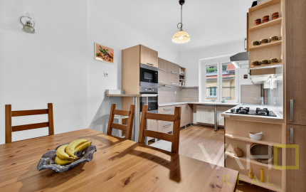 STAROMESTSKÝ 3-IZBOVÝ BYT 90 m² PRI MEDICKEJ ZÁHRADE – BALKÓN DO VNÚTROBLOKU
