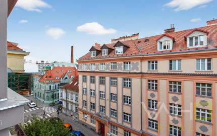 STAROMESTSKÝ 3-IZBOVÝ BYT 90 m² PRI MEDICKEJ ZÁHRADE – BALKÓN DO VNÚTROBLOKU