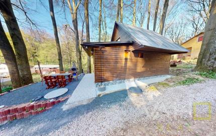 EXKLUZÍVNE !! REKREAČNÁ CHATA, úžitková plocha 70m2, celoročne obývateľná, JAHODNÍK, k.ú LOŠONEC, kompletná rekonštrukcia, 3D obhliadka