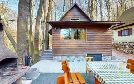 EXKLUZÍVNE !! REKREAČNÁ CHATA, úžitková plocha 70m2, celoročne obývateľná, JAHODNÍK, k.ú LOŠONEC, kompletná rekonštrukcia, 3D obhliadka