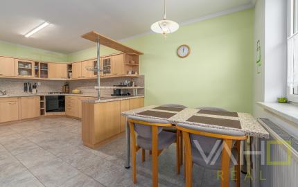 5-izbový rodinný dom 180 m² | pozemok 587 m², garáž a veľká povala | Bzince pod Javorinou