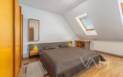 5-izbový rodinný dom 180 m² | pozemok 587 m², garáž a veľká povala | Bzince pod Javorinou