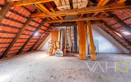 5-izbový rodinný dom 180 m² | pozemok 587 m², garáž a veľká povala | Bzince pod Javorinou