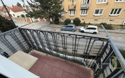 TEHLOVÝ 2 izb. byt v TRNAVE na ulici Š. C. Parráka .