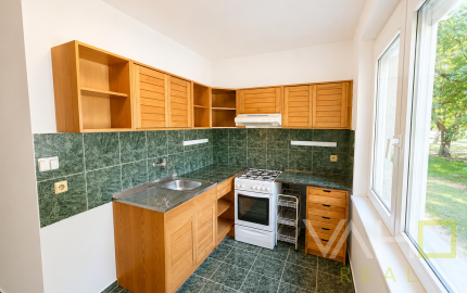ZNÍŽENÁ CENA!!! 3-IZBOVÝ BYT 65 m² | 3 NEPRIECHODNÉ IZBY | PARK JANKA KRÁĽA | TRNAVA