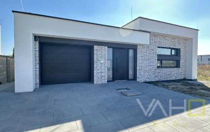 Moderná novostavba RD, pozemok 600m2, zastavaná plocha 179m2, garáž