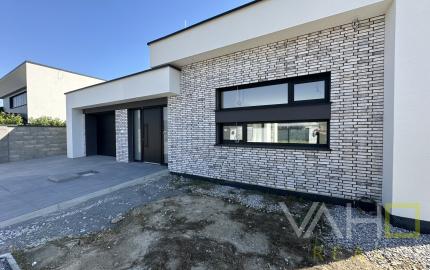 Moderná novostavba RD, pozemok 600m2, zastavaná plocha 179m2, garáž