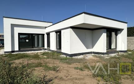 Moderná novostavba RD, pozemok 600m2, zastavaná plocha 179m2, garáž
