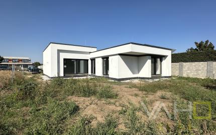 Moderná novostavba RD, pozemok 600m2, zastavaná plocha 179m2, garáž