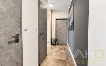 BÝVANIE BEZ ĎALŠÍCH INVESTÍCIÍ | 4-izbový dom, garáž, terasa | SENEC GARDENS