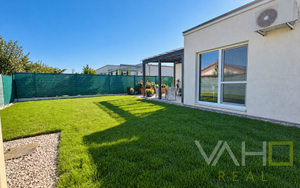 BÝVANIE BEZ ĎALŠÍCH INVESTÍCIÍ | 4-izbový dom, garáž, terasa | SENEC GARDENS