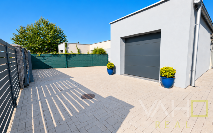 BÝVANIE BEZ ĎALŠÍCH INVESTÍCIÍ | 4-izbový dom, garáž, terasa | SENEC GARDENS