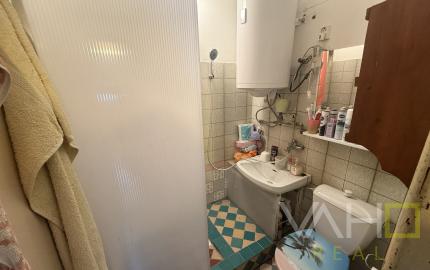 CHATA S VEĽKÝM POZEMKOM A VINICOU VO VINOHRADOCH NAD VÁHOM