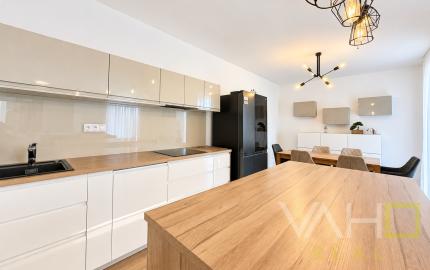 4-izbový byt, 115 m² + 348 m² pozemok, 2 terasy, 3 parkovacie miesta – Opoj