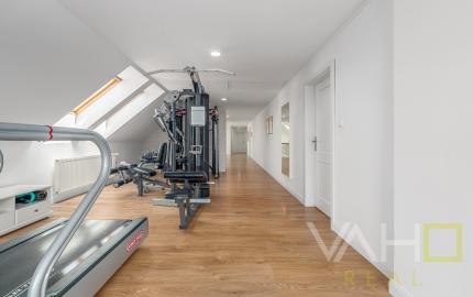 RODINNÝ DOM, 2x bytová jednotka, pozemok 1376m2, 8izieb, obec Vlčkovce