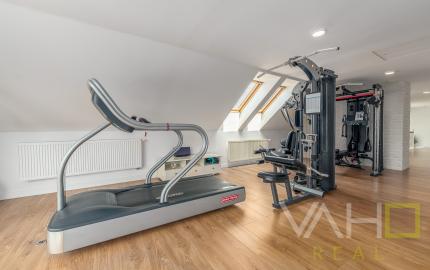 RODINNÝ DOM, 2x bytová jednotka, pozemok 1376m2, 8izieb, obec Vlčkovce