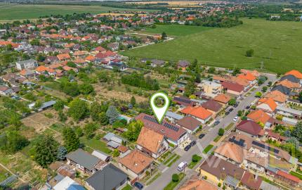 RODINNÝ DOM, 2x bytová jednotka, pozemok 1376m2, 8izieb, obec Vlčkovce