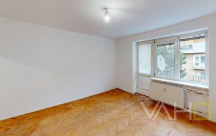 REKONŠTRUKCIA, TEHLOVÝ 2 izb. byt v TRNAVE na ulici Š. C. Parráka .