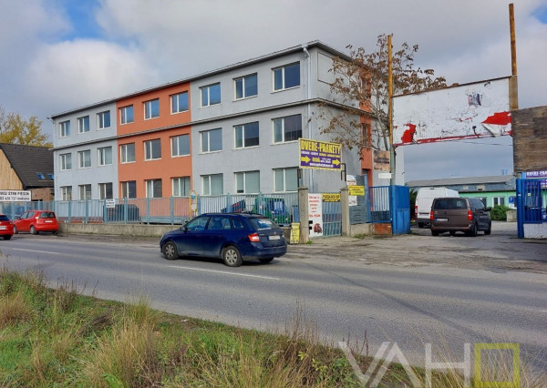 Prenájom kancelárskych  priestorov, parkovanie v areáli,  Trstínska ul., Trnava