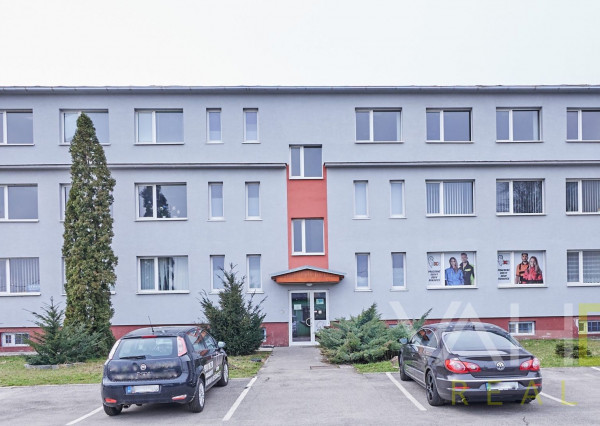 Prenájom kancelárskych  priestorov, parkovanie v areáli,  Trstínska ul., Trnava