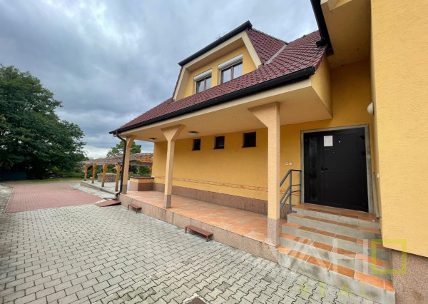 VAHOreal* NOVÁ CENA!! RODINNÝ DOM, REŠTAURÁCIA, Pozemok 788m2, obec Bučany