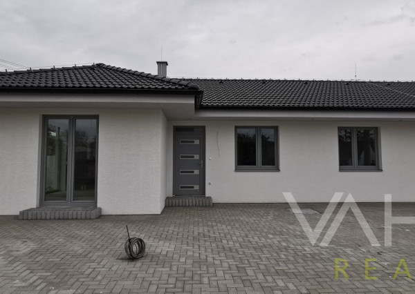 VAHOreal*NOVOSTAVBA, SUPER CENA, 3 -izb. rodinný dom, Dubovany