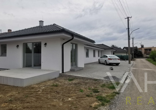 VAHOreal*NOVOSTAVBA, SUPER CENA, 3 -izb. rodinný dom, Dubovany