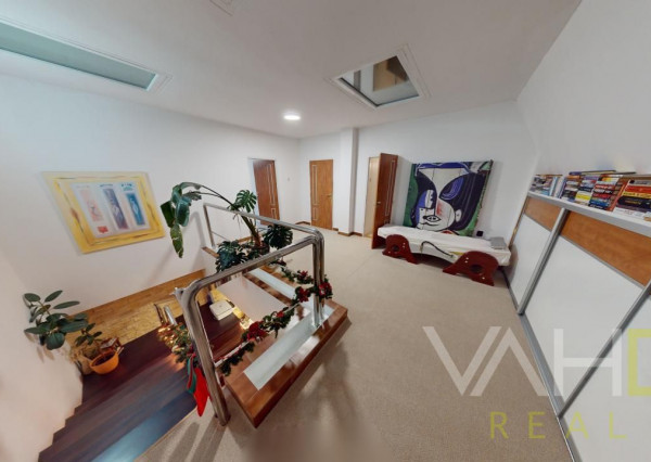 Dvojpodlažný rodinný dom s bazénom a  garážou na ulici Leoša Janáčka v Trnave