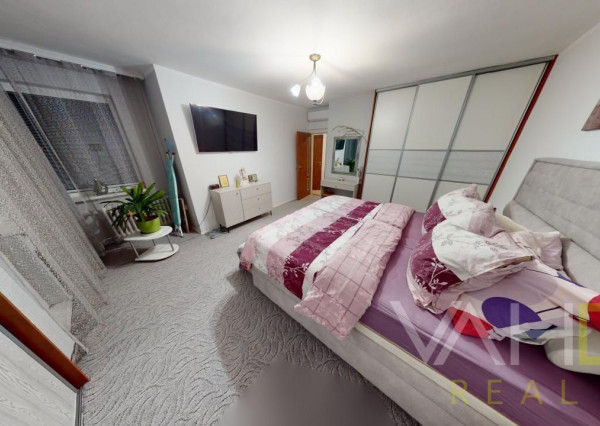 Dvojpodlažný rodinný dom s bazénom a  garážou na ulici Leoša Janáčka v Trnave