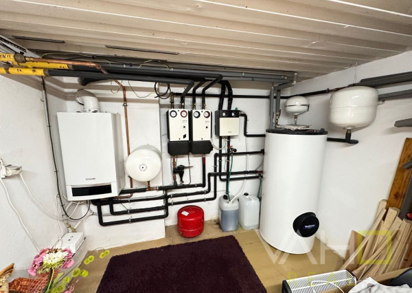 Dvojpodlažný rodinný dom s bazénom a  garážou na ulici Leoša Janáčka v Trnave