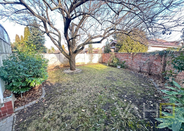 Dvojpodlažný rodinný dom s bazénom a  garážou na ulici Leoša Janáčka v Trnave