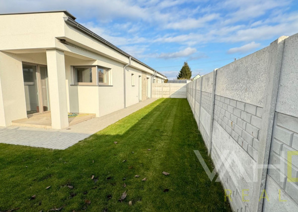 SKOLAUDOVANÁ MODERNÁ NOVOSTAVBA 4IZB. RODINNÉHO DOMU V OBCI JELKA