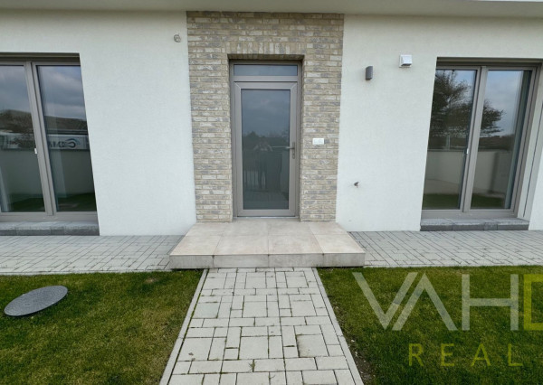 SKOLAUDOVANÁ MODERNÁ NOVOSTAVBA 4IZB. RODINNÉHO DOMU V OBCI JELKA