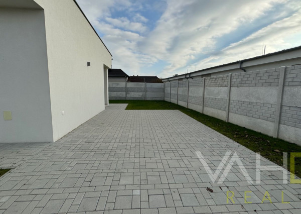 SKOLAUDOVANÁ MODERNÁ NOVOSTAVBA 4IZB. RODINNÉHO DOMU V OBCI JELKA