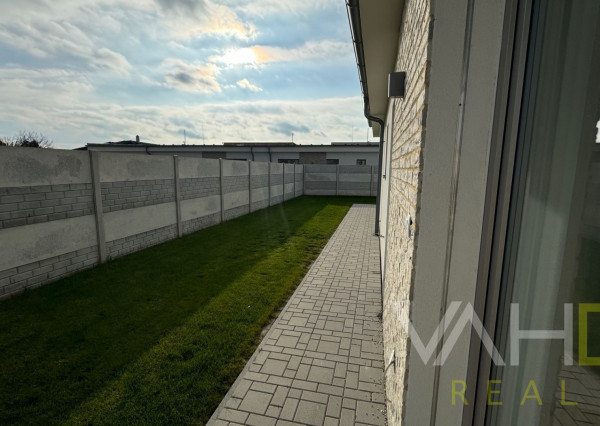 SKOLAUDOVANÁ MODERNÁ NOVOSTAVBA 4IZB. RODINNÉHO DOMU V OBCI JELKA