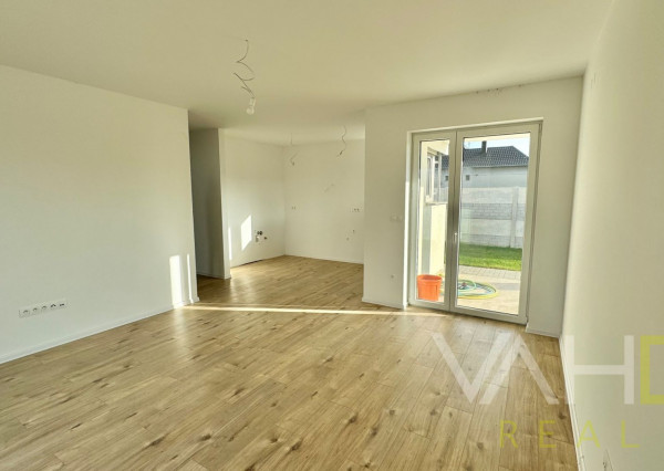 SKOLAUDOVANÁ MODERNÁ NOVOSTAVBA 4IZB. RODINNÉHO DOMU V OBCI JELKA