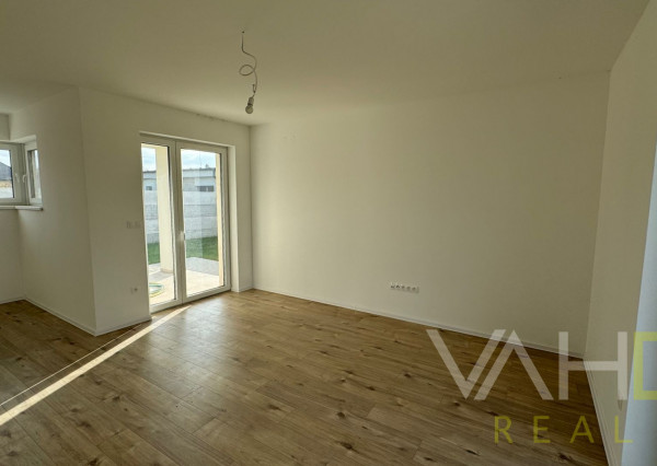 SKOLAUDOVANÁ MODERNÁ NOVOSTAVBA 4IZB. RODINNÉHO DOMU V OBCI JELKA