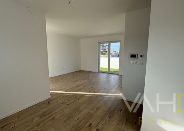 SKOLAUDOVANÁ MODERNÁ NOVOSTAVBA 4IZB. RODINNÉHO DOMU V OBCI JELKA