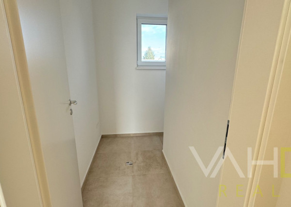 SKOLAUDOVANÁ MODERNÁ NOVOSTAVBA 4IZB. RODINNÉHO DOMU V OBCI JELKA