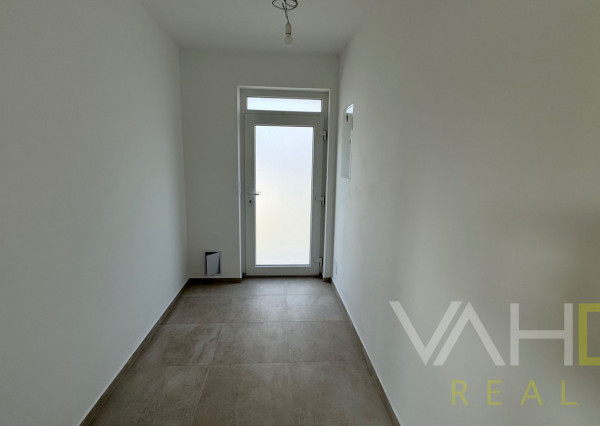 SKOLAUDOVANÁ MODERNÁ NOVOSTAVBA 4IZB. RODINNÉHO DOMU V OBCI JELKA